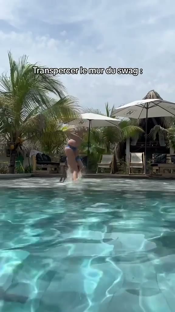 Watch PoqssiCarla poquin Sexy in the pool!!! So hot